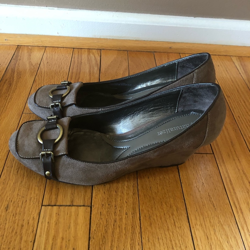 Women’s casual shoes 9 1/2